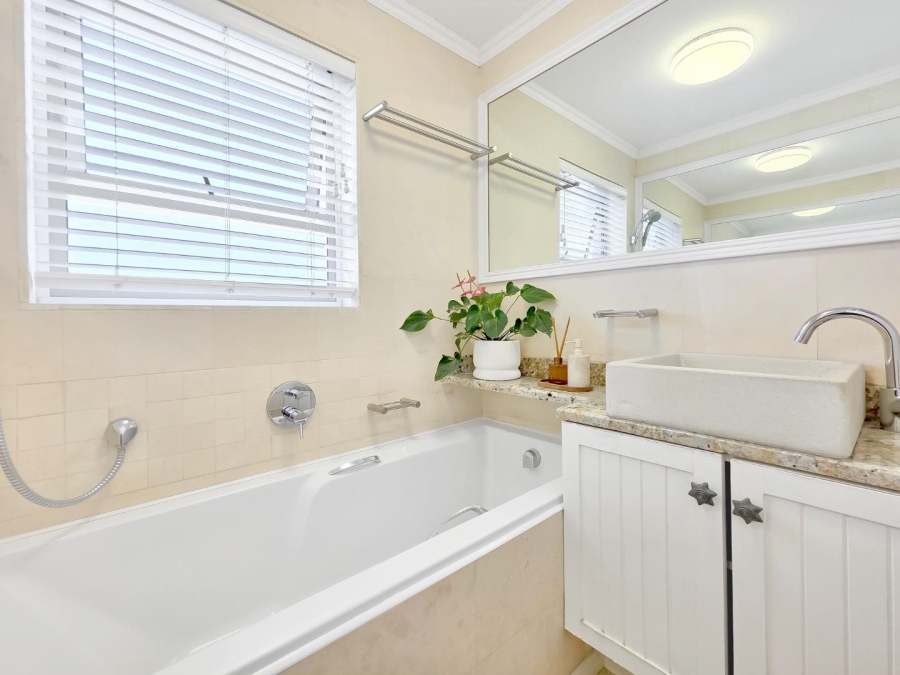 To Let 2 Bedroom Property for Rent in Mouille Point Western Cape